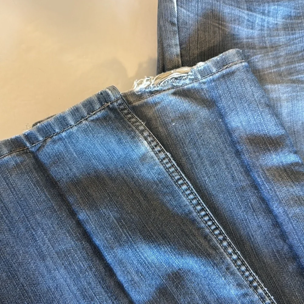 Levi’s Men’s 514 Denim blue Jeans straight leg distressed Size 33x36